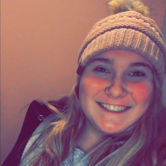 Meet your Posher, Erica - Picture 1 of 1